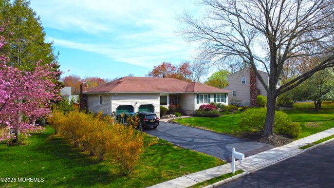 Attached, Exterior, Facade, Ranch