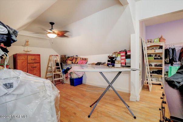 Interior, Walk-in Closets, Wood Texture Flooring