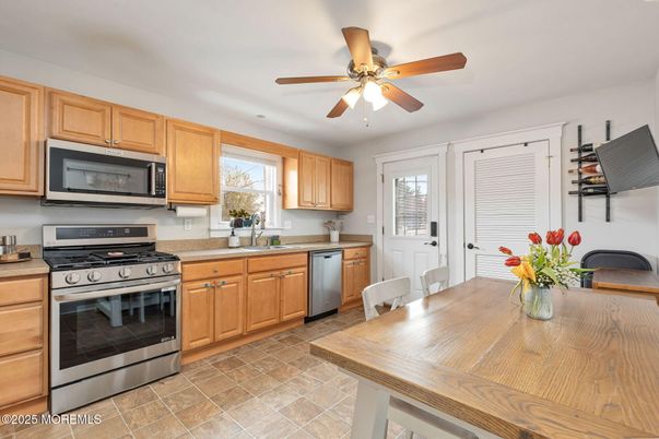 Dining room, Interior, Kitchen, Stainless Steel Appliances