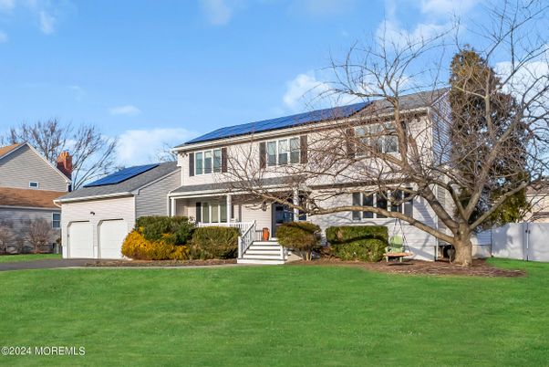 Attached, Exterior, Facade, Solar Panels, Split Level