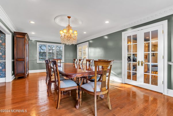 Chandelier, Dining room, Interior, Recessed Lighting, Wood Texture Flooring
