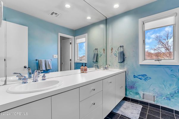 Bathroom, Dual Sink Vanities, Interior, Recessed Lighting