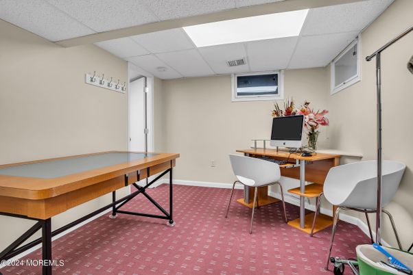 Home Office, Interior