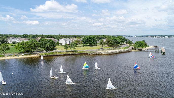 Exterior, Lake