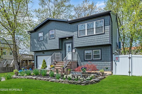 Attached, Exterior, Facade, Raised Ranch