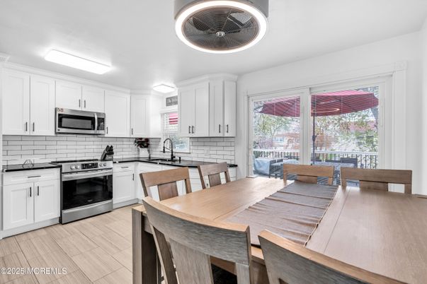 Dining room, Interior, Kitchen, Stainless Steel Appliances, Wood Texture Flooring