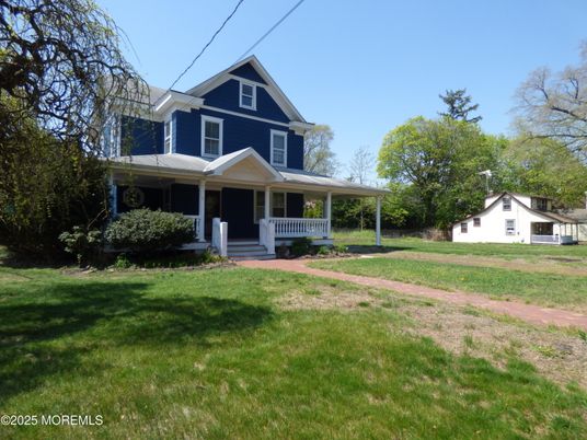 Backyard, Exterior, Facade, Queen Anne Victorian