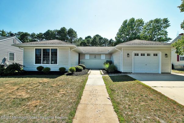 Attached, Exterior, Facade, Ranch