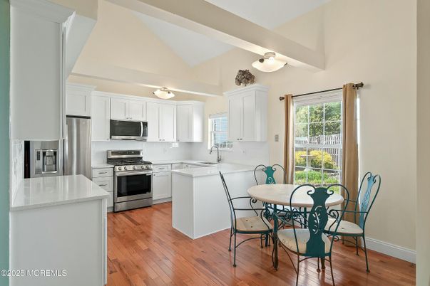 Dining room, Interior, Kitchen, Stainless Steel Appliances, Wood Texture Flooring