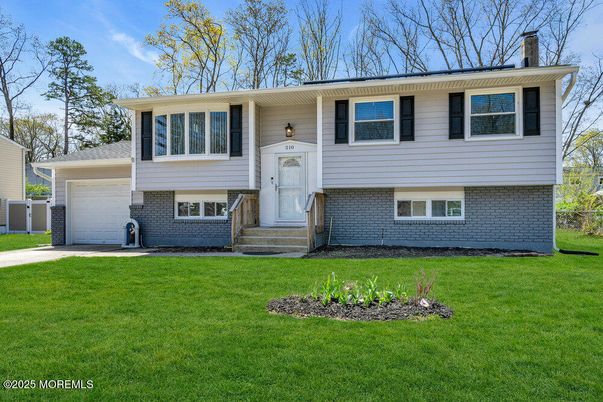 Attached, Exterior, Facade, Brick Facade, Raised Ranch