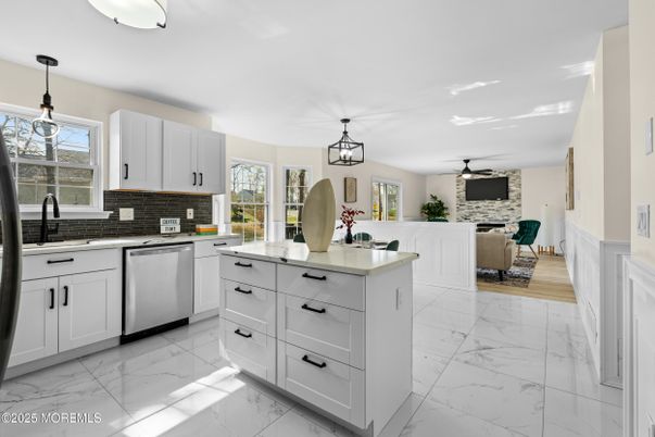 Dining room, Interior, Kitchen, Marble, Pendant Lights, Stainless Steel Appliances