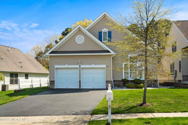 Attached, Exterior, Facade, Farmhouse