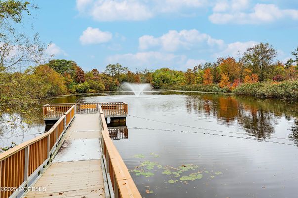 Exterior, Lake
