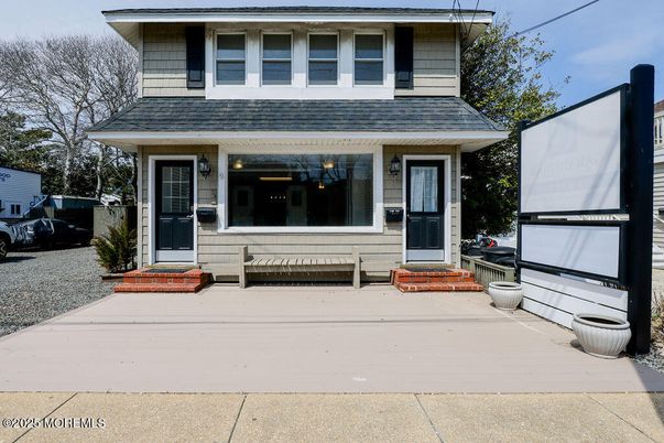 Exterior, Facade, American Foursquare