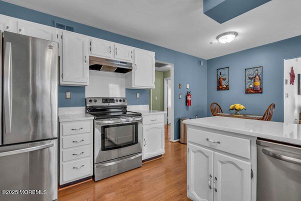 Dining room, Interior, Kitchen, Stainless Steel Appliances, Wood Texture Flooring