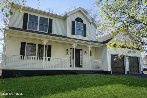 Attached, Exterior, Facade, Farmhouse