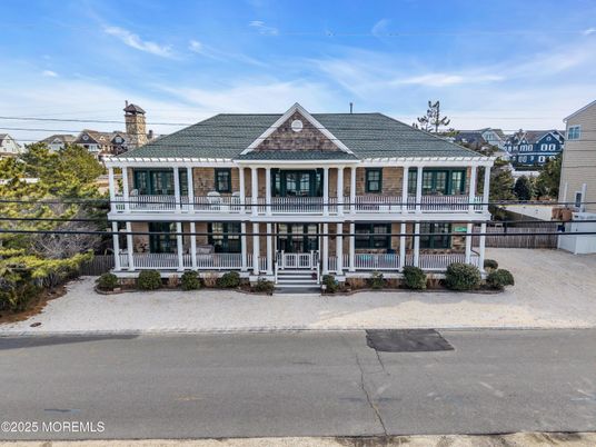 Exterior, Facade, Queen Anne Victorian