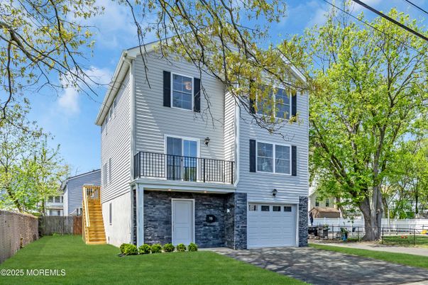 Attached, Exterior, Facade, Rowhouse