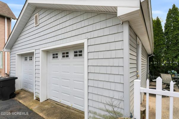Detached Garage, Exterior