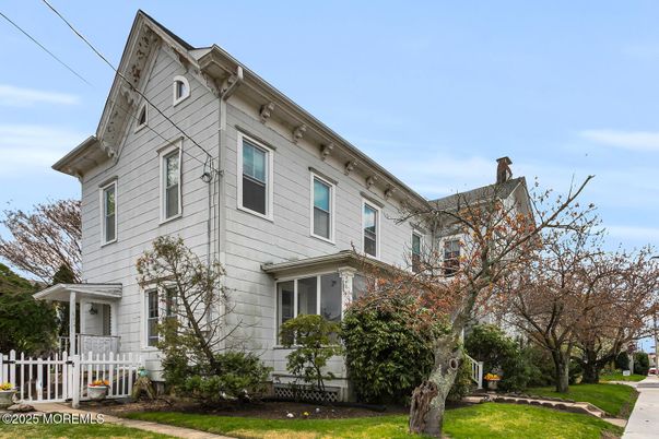 Exterior, Facade, Queen Anne Victorian