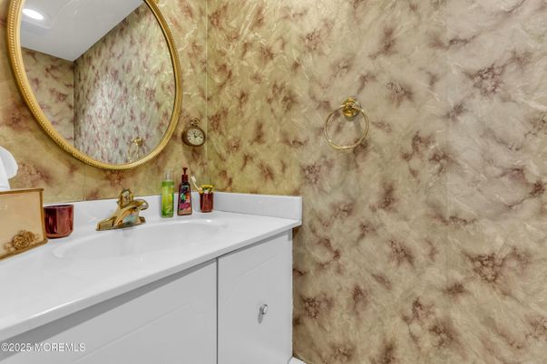Bathroom, Interior, Recessed Lighting