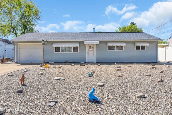 Attached, Exterior, Facade, Ranch