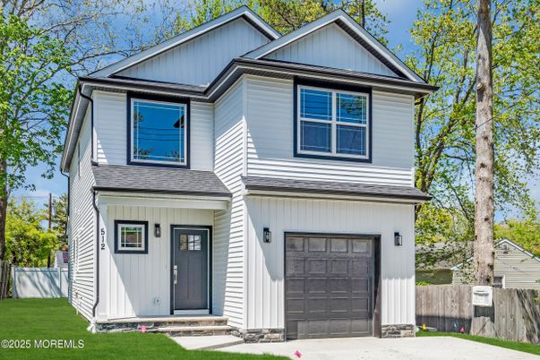 Attached, Exterior, Facade, Farmhouse