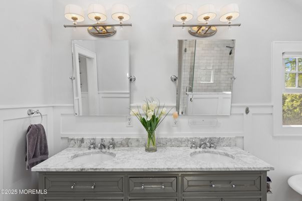 Bathroom, Dual Sink Vanities, Interior