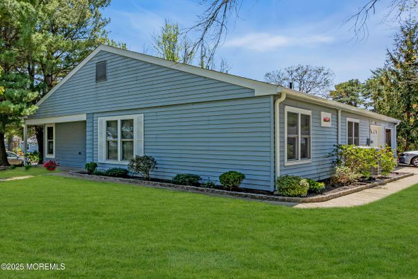 Attached, Exterior, Facade, Ranch
