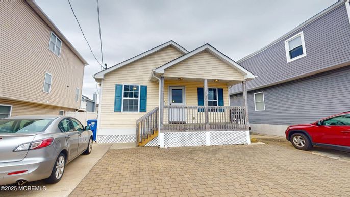 Exterior, Facade, None