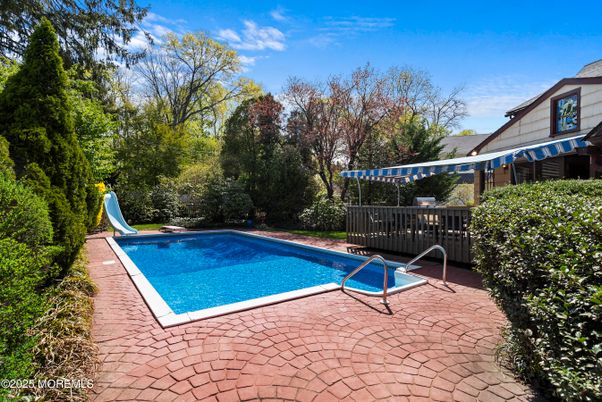 Exterior, Playground, Pool