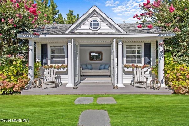 Exterior, Facade, Cape Cod