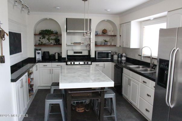 Interior, Kitchen, Pendant Lights, Recessed Lighting, Stainless Steel Appliances