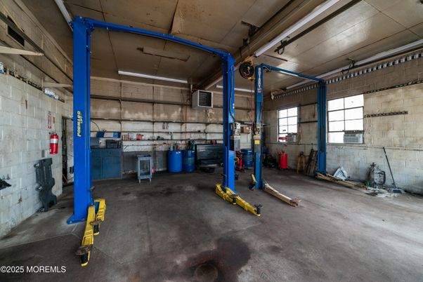 Garage, Interior