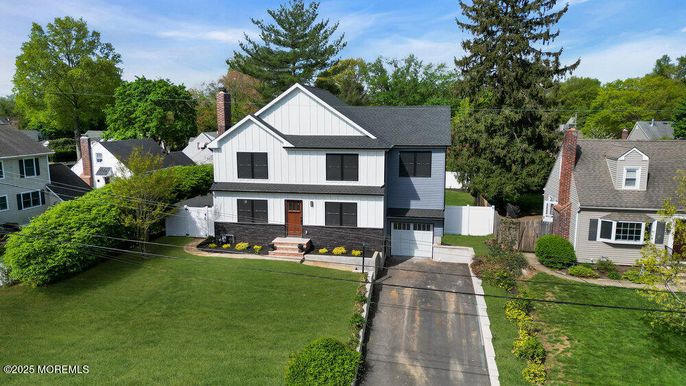 Attached, Exterior, Facade, Farmhouse