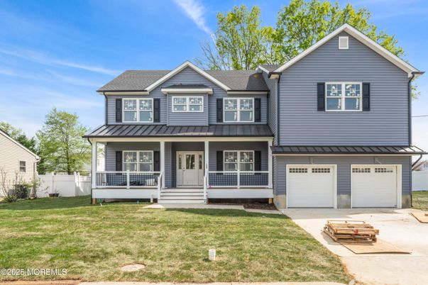 Attached, Exterior, Facade, Farmhouse