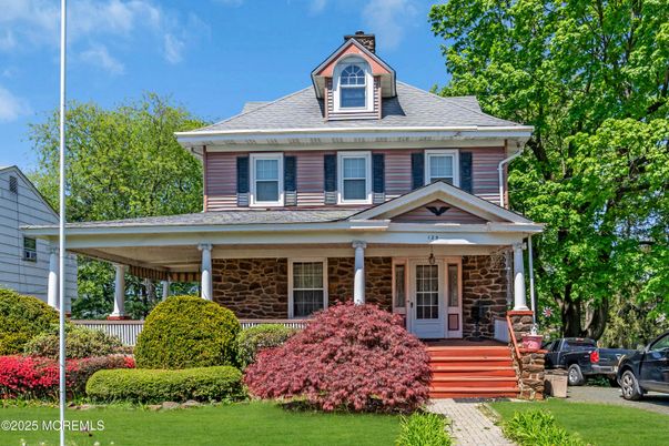 Exterior, Facade, American Foursquare