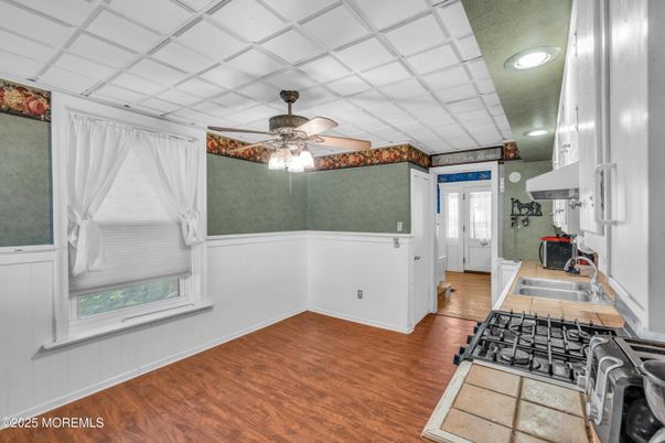 Interior, Kitchen, Recessed Lighting, Wood Texture Flooring