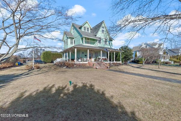 Backyard, Exterior, Facade, Queen Anne Victorian