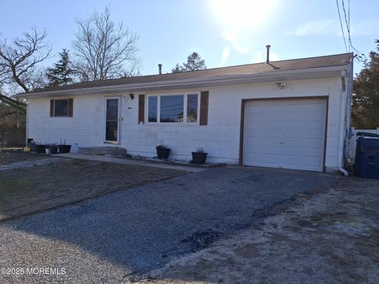 Attached, Exterior, Facade, Ranch