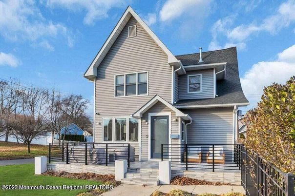 Exterior, Facade, American Craftsman