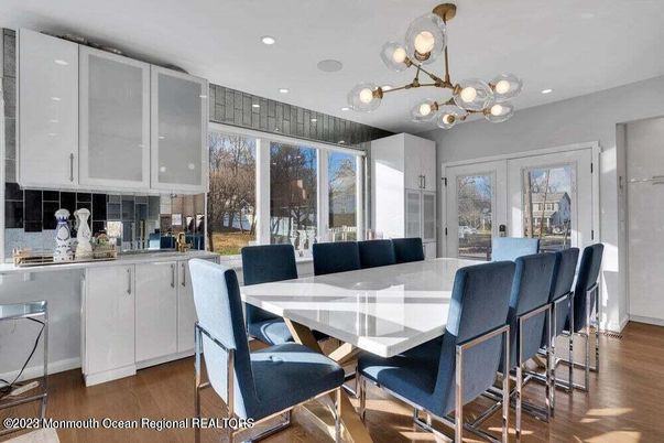 Dining room, Interior, Kitchen, Pendant Lights, Recessed Lighting, Wood Texture Flooring