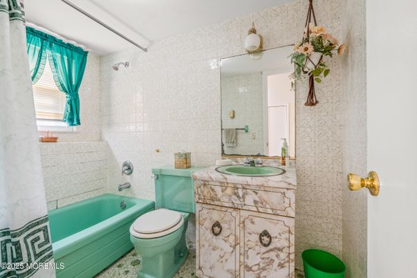 Bathroom, Interior, Tile Countertops