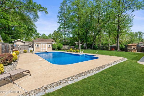 Exterior, Pool