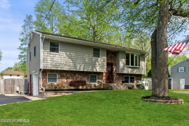 Attached, Exterior, Facade, Brick Facade, Raised Ranch