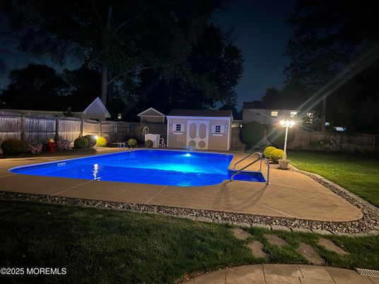 Exterior, Pool