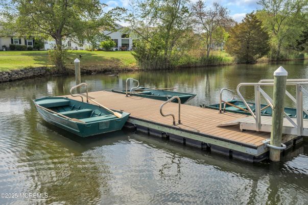 Exterior, Lake