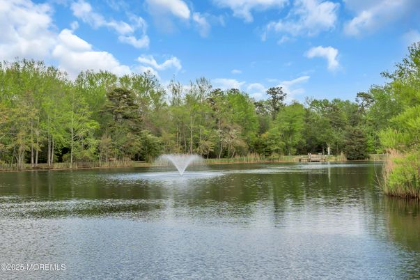 Exterior, Lake