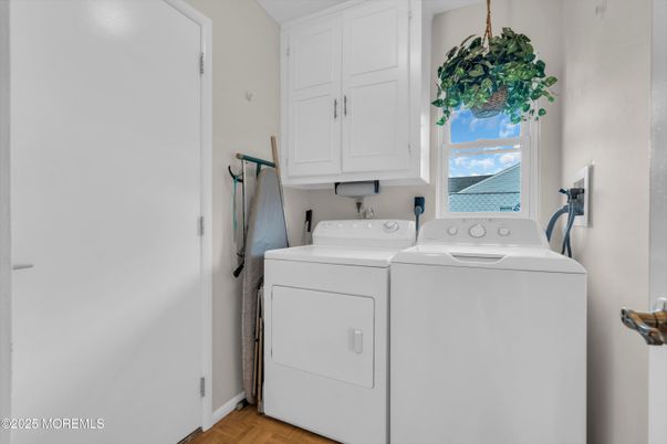 Interior, Utility Closets, Washer, Wood Texture Flooring