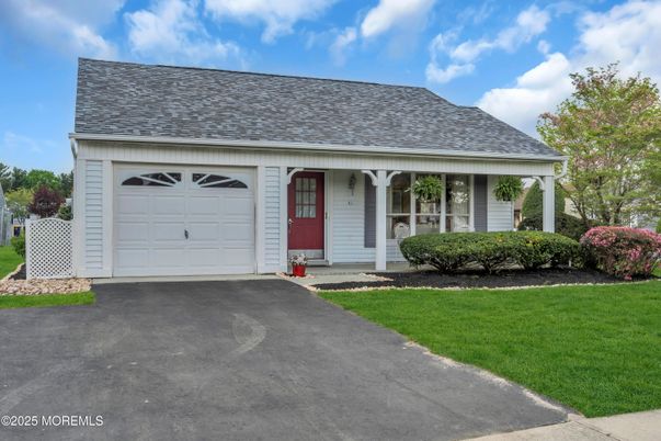 Attached, Exterior, Facade, Cape Cod